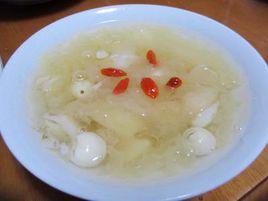 銀耳蓮子雪梨湯 銀耳蓮子雪梨湯