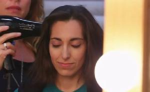 眼鏡後的Michelle