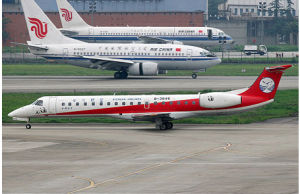 四川航空公司的ERJ-145客機