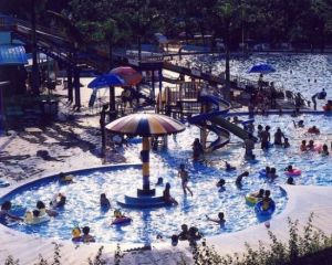 山泉活水泳池 山泉活水泳池