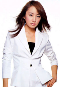 矢田亞希子飾東佐枝子