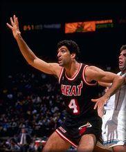 羅尼&middot;塞卡利