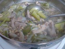 苦瓜黃豆雞腳湯