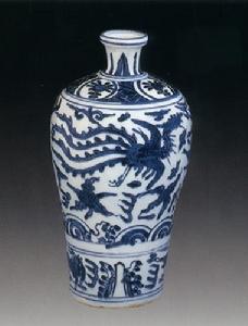 萬曆青花龍鳳穿雲紋梅瓶