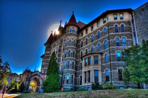 切斯努特山大學 切斯努特山大學