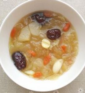 雪梨百合蓮子銀耳湯 雪梨百合蓮子銀耳湯
