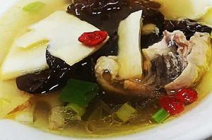 木耳雞湯 木耳雞湯