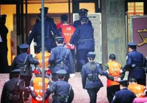 聚眾擾亂公共場所秩序罪 聚眾擾亂公共場所秩序罪