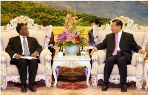 賈慶林會見世基會總幹事撒母爾·考比亞 