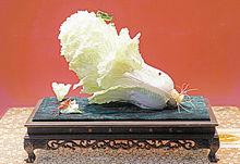 秦竹林絹藝作品《蟈蟈白菜》