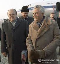 列昂尼德&middot;克拉夫丘克（照片右側）