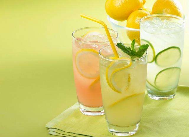 泡檸檬水,到底該用溫水還是冷水?