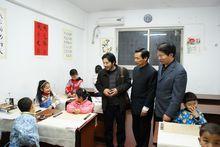 文聯副主席高以儉（中）來水墨緣指導工作