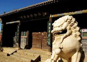 阿拉善博物館[（舊館為阿拉善歷代旗王官署）]