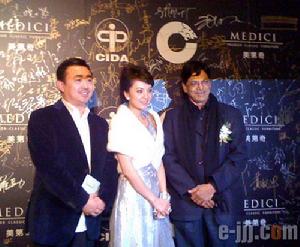 國際室內建築師設計師團體聯盟(IFI)主席史瑞康特•尼瓦沙卡（右一）