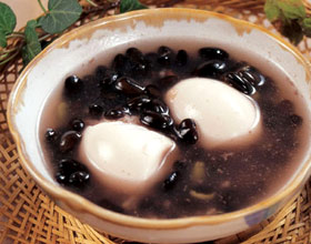 黑豆蛋酒湯 黑豆蛋酒湯