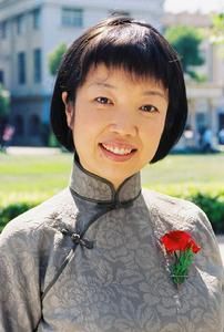 黃薇扮演的鄧穎超