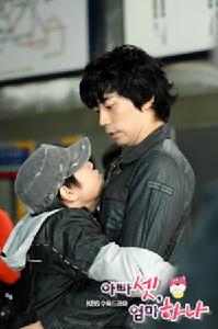 《三個爸爸一個媽媽》