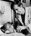 （圖）1982年12月2日，世界上第一顆人造心臟移植成功