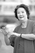 王毓寶在教曲兒