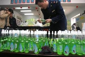 女工舉報郁美淨過期產品