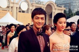 網友將兩人出席華表獎的照片PS在一起