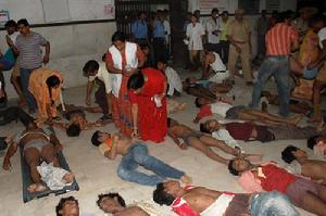 3·4日印度北部寺廟踩踏事件