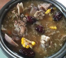 筒子骨玉米蘿蔔湯