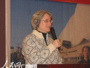 美國學者、古壯字專家白麗珠盛讚《壯族嘹歌》(英文版)