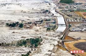 海嘯挾帶大量海水淹沒大半個宮城縣岩沼市