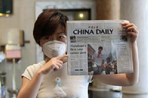 （圖）網友仲滿在隔離日記中的照片：《China Daily》,頭條是《發現首例》