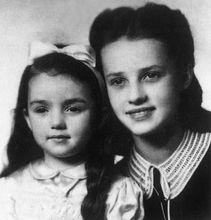 與妹妹米歇爾的合照（1941）