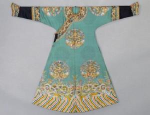 清綠色紗綴繡八團夔龍單袍 清綠色紗綴繡八團夔龍單袍