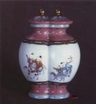 清康熙景德鎮窯紅彩描金開光鳥獸圖瓶 清康熙景德鎮窯紅彩描金開光鳥獸圖瓶