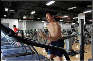 國家跳水隊隊員進行體能訓練