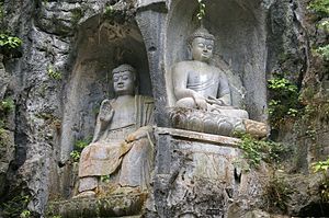 左為元代彌勒佛像，右為元代釋迦如來