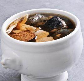 首烏黃芪烏雞湯 首烏黃芪烏雞湯