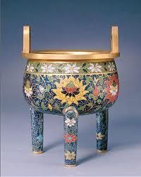 元掐絲琺瑯勾蓮紋雙耳三足爐 元掐絲琺瑯勾蓮紋雙耳三足爐