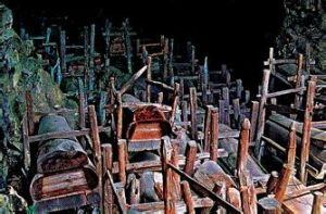 甲定苗族洞葬 甲定苗族洞葬