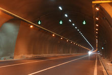 東毛高速六盤山隧道