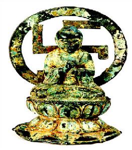 （圖）銅鎏金“卐”字背光大日如來坐像