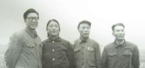 越調《苦菜花》主創人員合影（左起：趙抱衡、申鳳梅、閔彬、呂國英) 