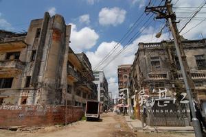 海頭圩淡化後，市民買菜移到霞山東堤路菜市