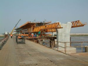 工程b1標自行式滑動模板