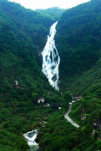 通城縣黃袍山白水岩瀑布（柯文燦攝）