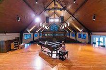 一名音樂系學生正在排練