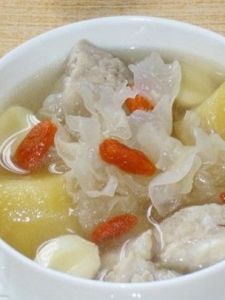 蘋果雪耳燉瘦肉湯 蘋果雪耳燉瘦肉湯