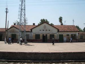 東花園站 東花園站