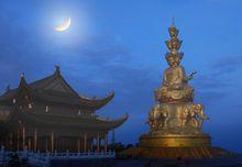 峨眉山半月報秋