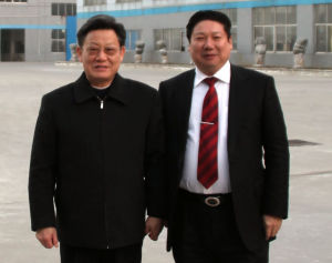聯合國副秘書長沙祖康（左）、江蘇三得利集團總裁蔣中華先生（右）合影